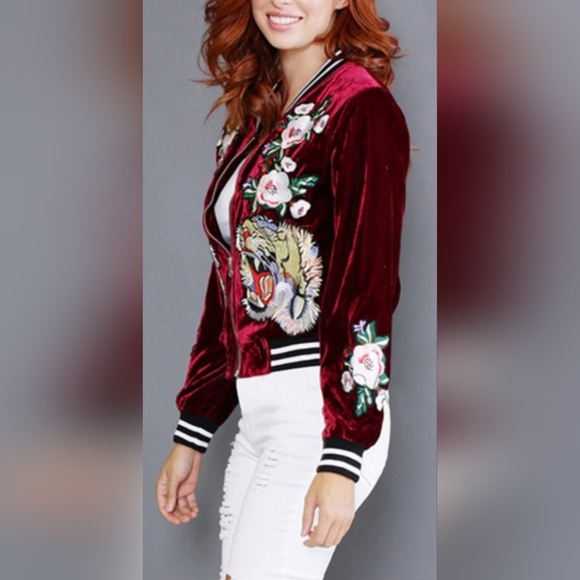 36•5 Women Velvet/Velour Embroidered BomberJacket Burgundy Full Zip Small/Medium - Picture 5 of 16